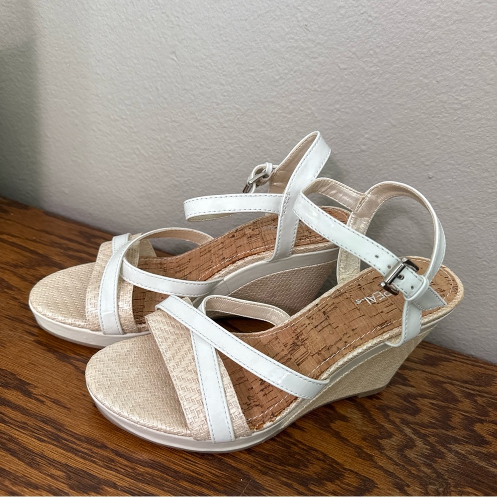 X• Appeal Womens Beige/Cream Strap, Sandals Size 9